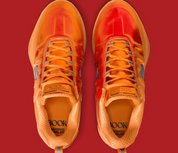 Nike Book 2 LX All-Star Warning Label avec tige en matières premium et textile technique, détails graphiques Warning Label et semelle extérieure à traction multidirectionnelle.