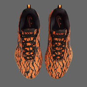 Nike Book 2 Tiger Camo, chaussure signature Devin Booker avec motif Tiger Camo, tige légère et amorti réactif.