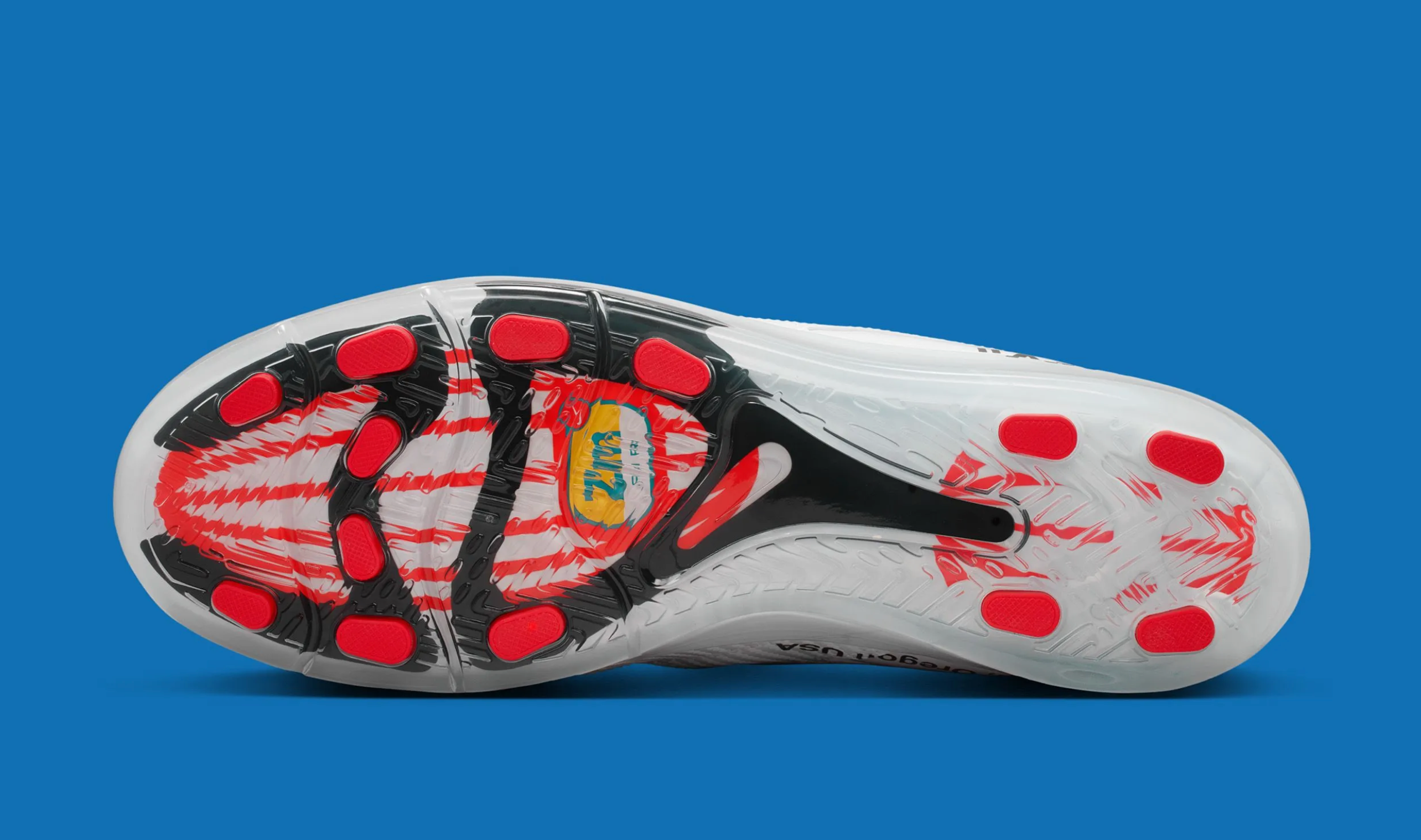 Sneaker Nike Cryoshot Zoom M9 Virgil Abloh Archives avec matériaux techniques translucides, amorti Zoom Air et design futuriste déstructuré.