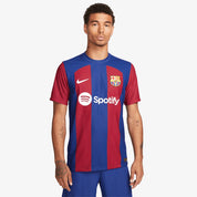 Nike FC Barcelona 23/24 Match Home Jersey Red/Blue, maillot domicile authentique du Barça rouge et bleu avec bandes blaugrana et technologie Dri-FIT ADV.