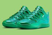Nike KD 18 LX All-Star Warning Label avec tige Stadium Green brillante, Swoosh métallique, lace charm Grim Reaper, amorti Air Zoom et semelle extérieure en caoutchouc.