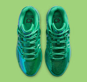 Nike KD 18 LX All-Star Warning Label avec tige Stadium Green brillante, Swoosh métallique, lace charm Grim Reaper, amorti Air Zoom et semelle extérieure en caoutchouc.