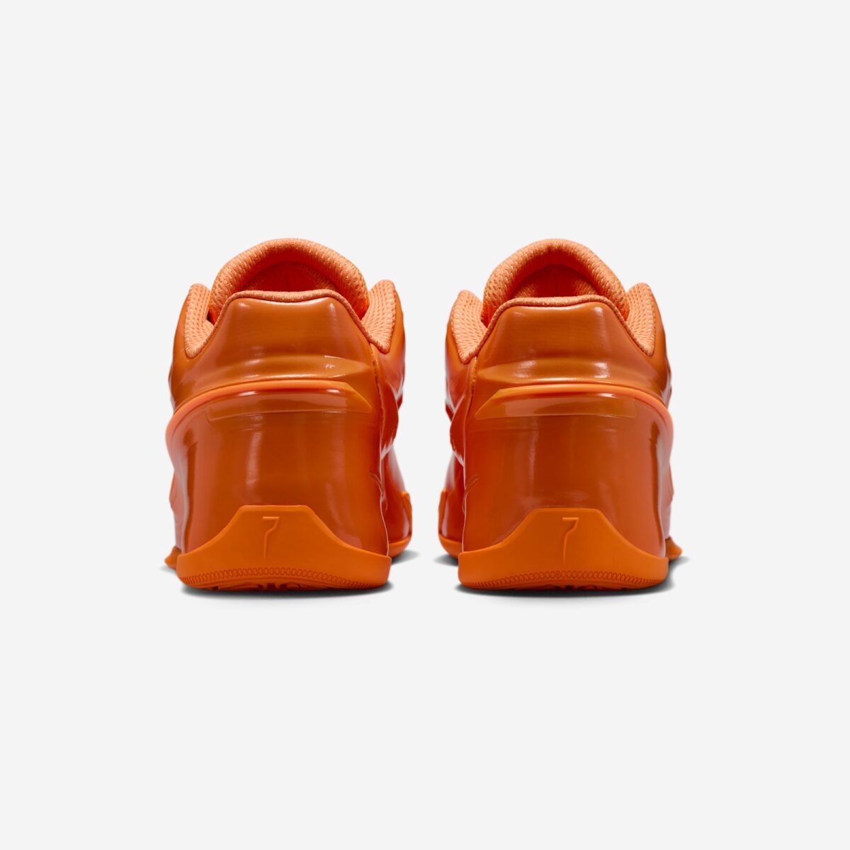 Sneaker Nike KD 19 Bright Ceramic orange vif avec tige en mesh technique, amorti Zoom Air et design performance basketball.