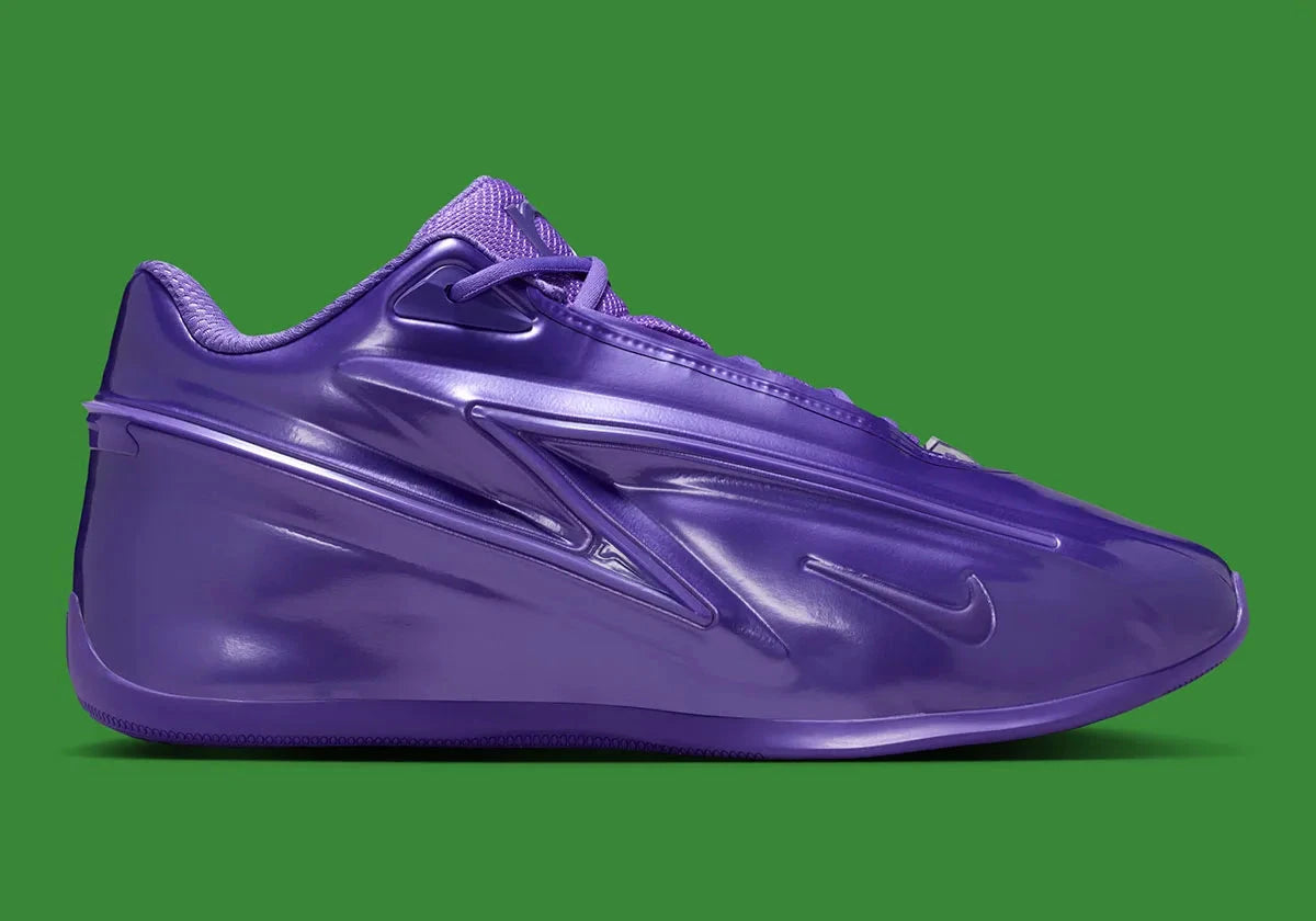 Sneaker Nike KD 19 Field Purple violette avec tige en mesh technique, amorti Zoom Air et design performance basketball moderne vue de profil. 