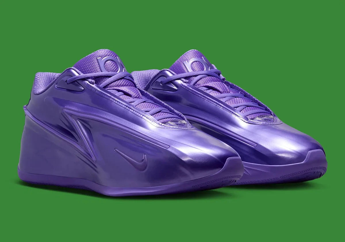 Sneaker Nike KD 19 Field Purple violette avec tige en mesh technique, amorti Zoom Air et design performance basketball moderne vue de 3/4 face. 