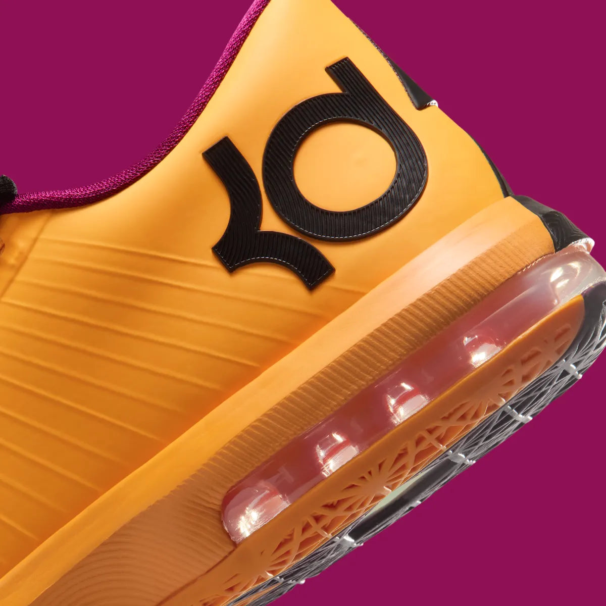 Nike KD 6 Peanut Butter & Jelly 2026 avec tige en mesh et matériaux synthétiques Laser Orange, détails Raspberry Red, grand Swoosh violet, amorti Zoom Air à l'avant-pied et Max Air au talon.