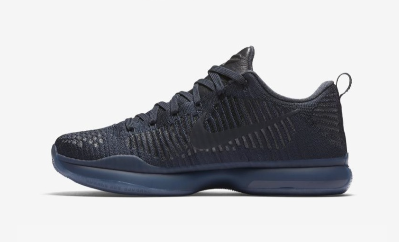 Nike Kobe 10 Elite Low Black Mamba Collection Fade to Black, chaussure de basketball basse en Flyknit issue du pack hommage à Kobe Bryant.