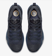 Nike Kobe 10 Elite Low Black Mamba Collection Fade to Black, chaussure de basketball basse en Flyknit issue du pack hommage à Kobe Bryant.