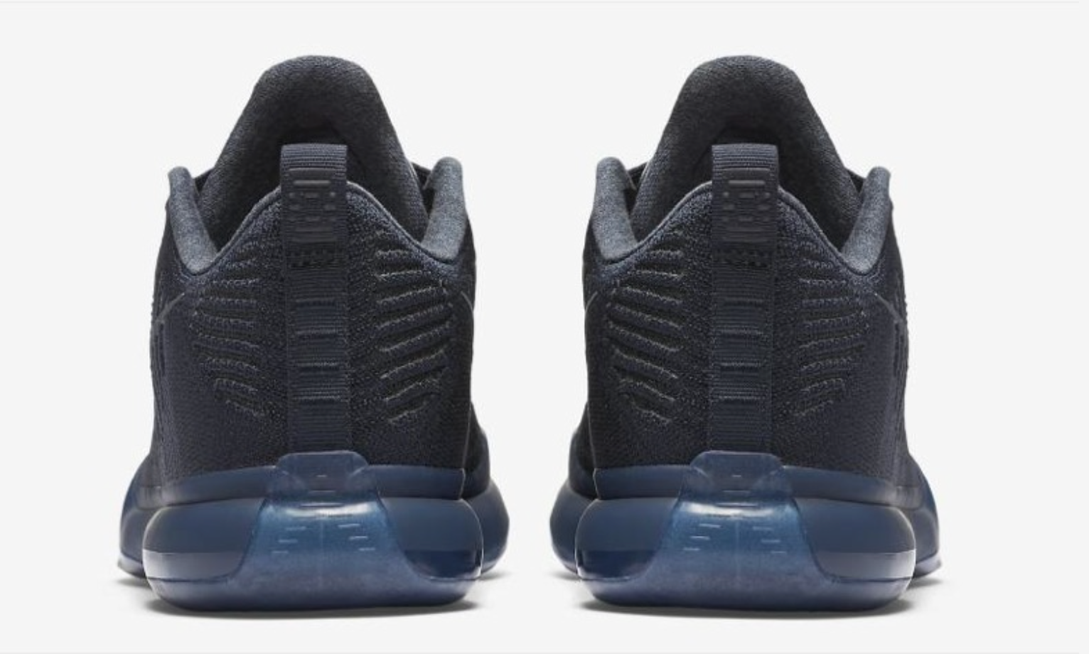 Nike Kobe 10 Elite Low Black Mamba Collection Fade to Black, chaussure de basketball basse en Flyknit issue du pack hommage à Kobe Bryant.