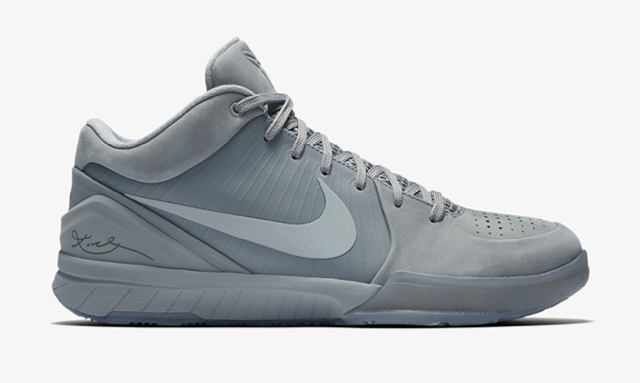 Nike Kobe 4 Black Mamba Collection Fade to Black, chaussure de basketball basse Nike issue du Fade to Black Pack en hommage à Kobe Bryant.