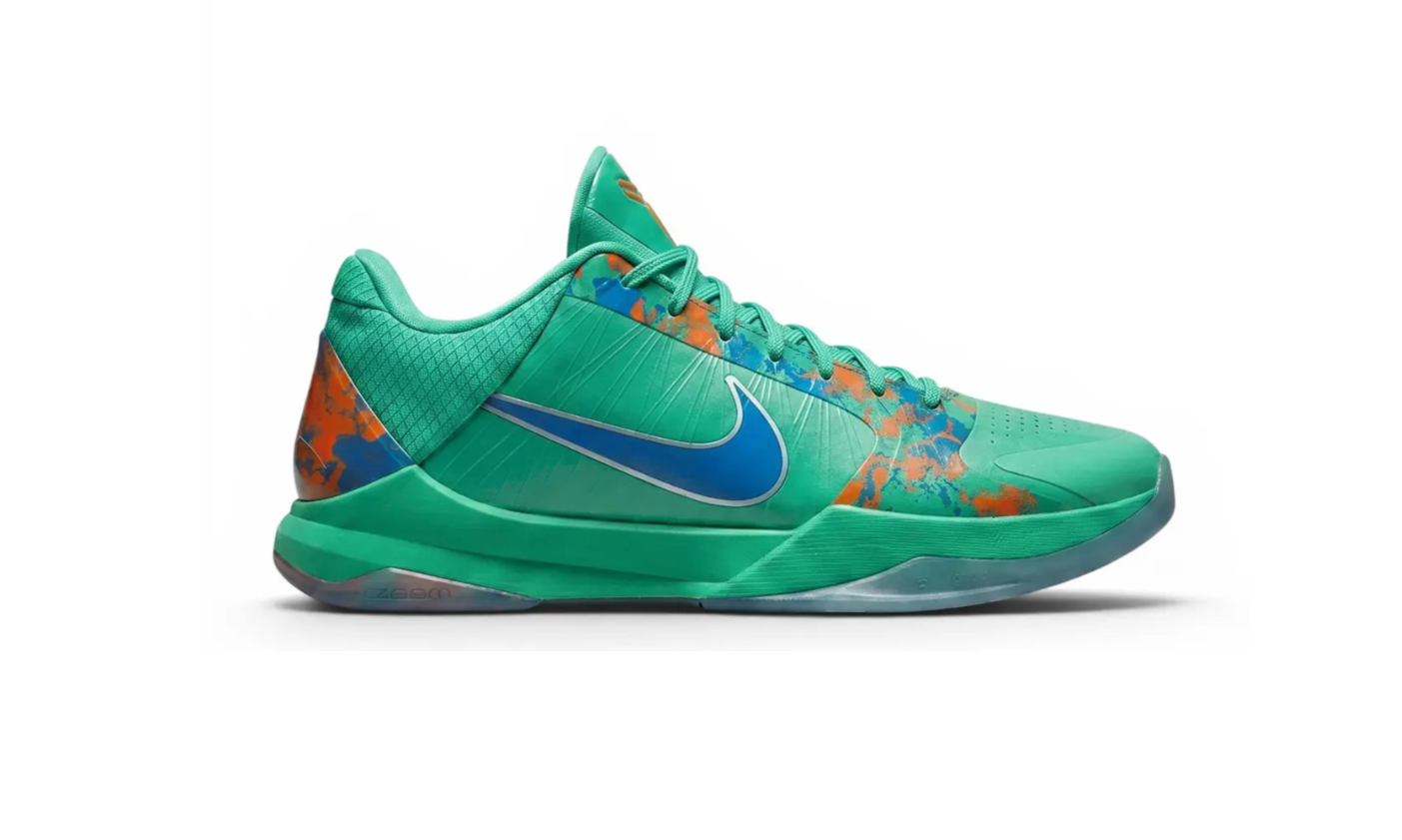 Sneaker Nike Kobe 5 Protro Jalen Brunson NY vs. NY PE avec détails inspirés de New York, amorti Zoom Air et silhouette basketball basse haute performance.