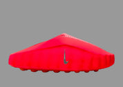 Nike Mind 001 Slide Solar Red avec construction mule rouge vif, détails Hyper Crimson, Black et Chrome, et semelle sensorielle intégrant 22 éléments en mousse indépendants.