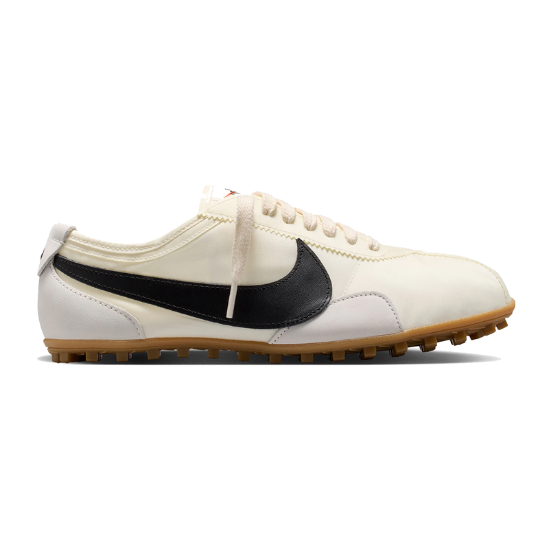 Nike Moon Shoe OG Sail Black Gum, sneakers inspirées de la Moon Shoe originale avec coloris Sail, Black et Gum, silhouette rétro et finitions premium.