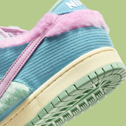 Nike SB Dunk Low Verdy Visty fourure poils doux vert rose bleu jaune 