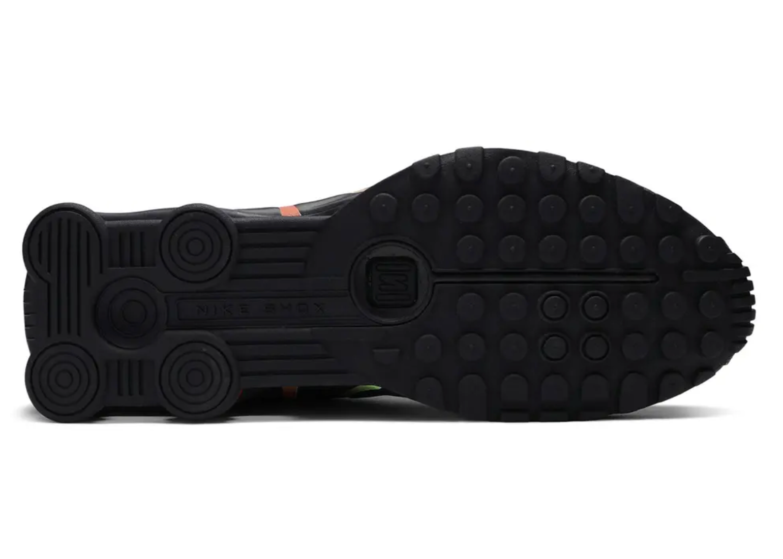 Nike Shox R4 Neymar Black avec empeigne synthétique et textile noire, détails Bright Crimson, perforations respirantes et colonnes d'amorti Nike Shox au talon.