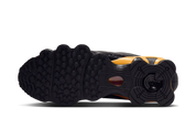 Nike Shox TL Black Varsity Maize noires avec détails jaune Varsity Maize et amorti Nike Shox sur toute la longueur.