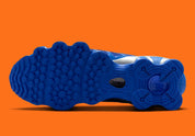 Nike Shox TL Hyper Royal avec tige en maille bleue Hyper Royal, cage en TPU assortie, détails Metallic Silver, amorti Nike Shox intégral et semelle extérieure en caoutchouc.