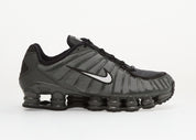Nike Shox TL SE Iron Grey avec tige en mesh respirant, renforts synthétiques Iron Grey et semelle Nike Shox intégrale offrant amorti, stabilité et confort vue de profil. 