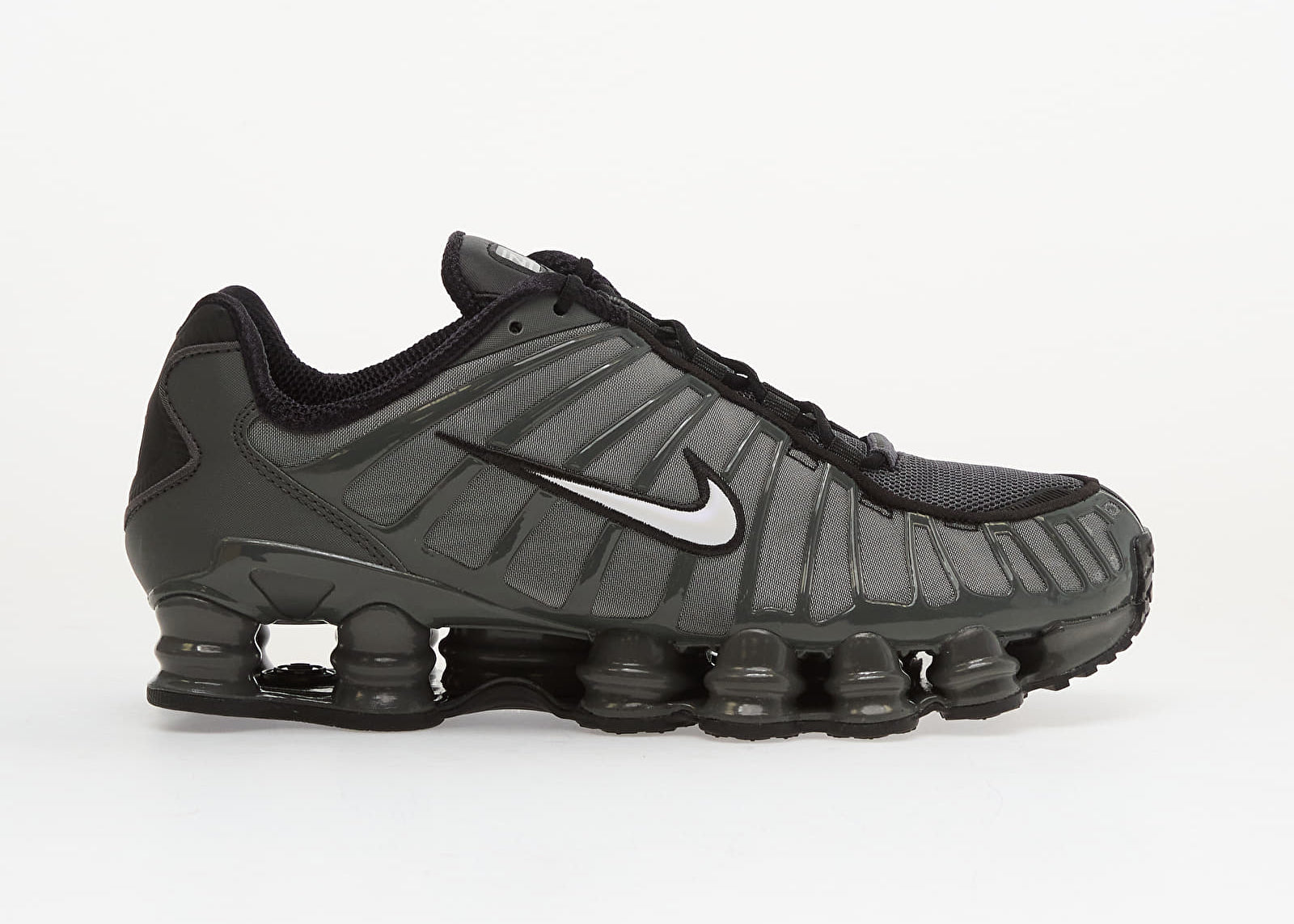 Nike Shox TL SE Iron Grey avec tige en mesh respirant, renforts synthétiques Iron Grey et semelle Nike Shox intégrale offrant amorti, stabilité et confort vue de profil. 