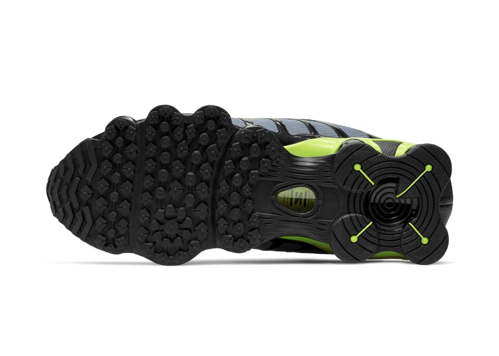 Nike Shox TL Thunderstorm avec tige en maille respirante, renforts en TPU moulé, amorti Nike Shox sur toute la longueur et semelle extérieure en caoutchouc.