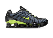 Nike Shox TL Thunderstorm avec tige en maille respirante, renforts en TPU moulé, amorti Nike Shox sur toute la longueur et semelle extérieure en caoutchouc.