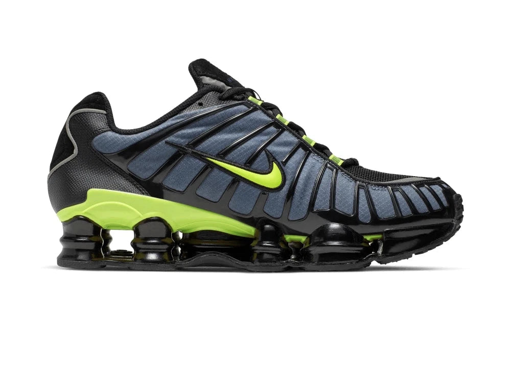 Nike Shox TL Thunderstorm avec tige en maille respirante, renforts en TPU moulé, amorti Nike Shox sur toute la longueur et semelle extérieure en caoutchouc.