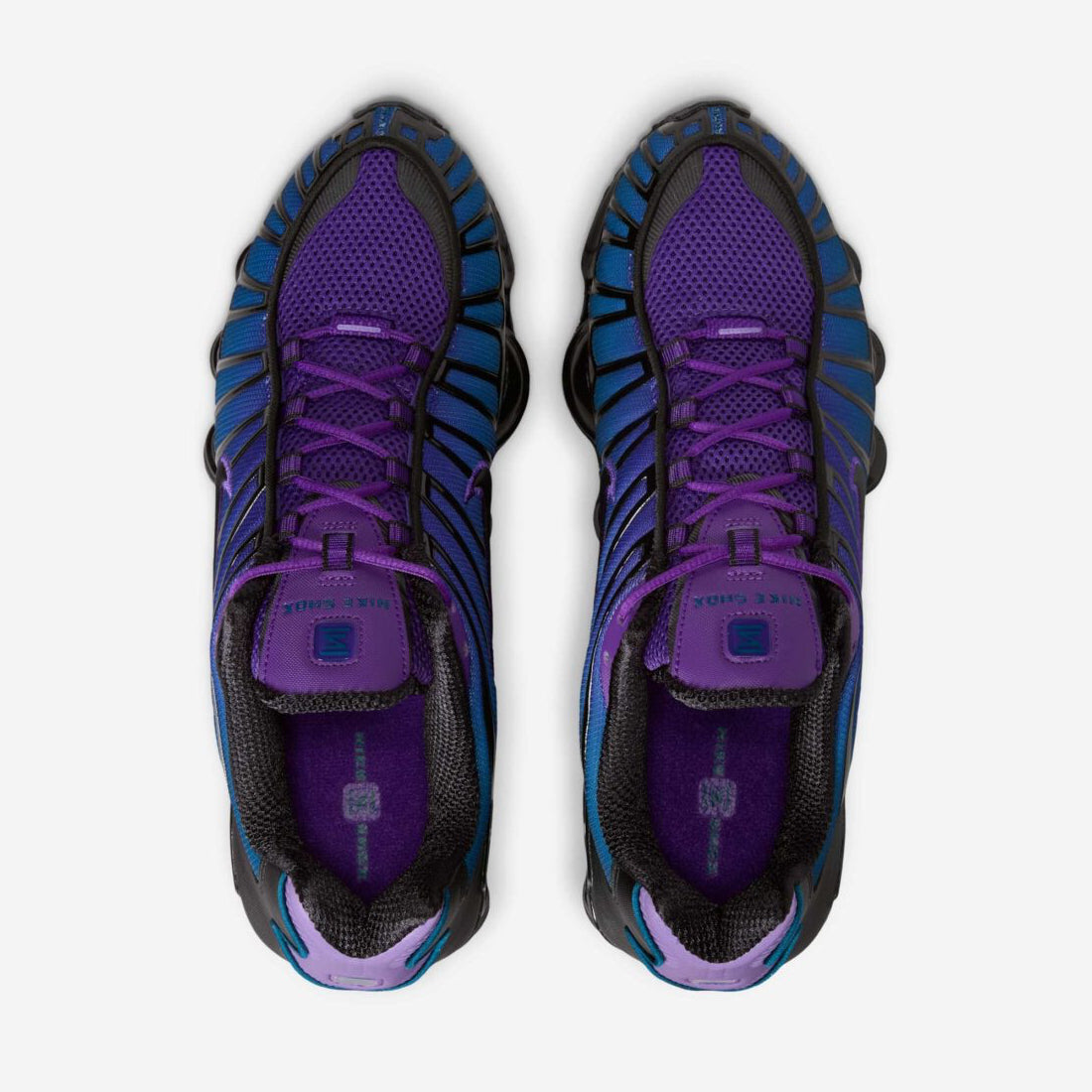 Nike Shox TL Voltage Purple avec tige en mesh respirant, renforts synthétiques moulés, détails Voltage Purple et semelle Nike Shox intégrale offrant amorti et stabilité vue du dessus. 