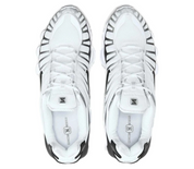 Nike Shox TL White Platinum avec tige en mesh respirant blanc, renforts synthétiques Platinum et semelle Nike Shox intégrale offrant amorti et stabilité vue du dessus. 