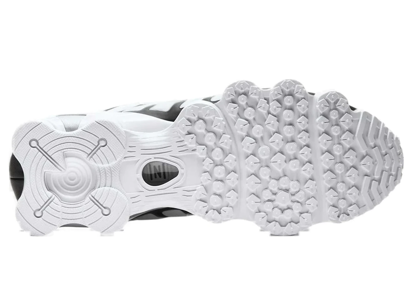 Nike Shox TL White Platinum avec tige en mesh respirant blanc, renforts synthétiques Platinum et semelle Nike Shox intégrale offrant amorti et stabilité vue du dessous. 