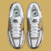 Chaussure de running Nike Vomero 5 Metallic Pewter , semelle légère et confortable , vue de haut