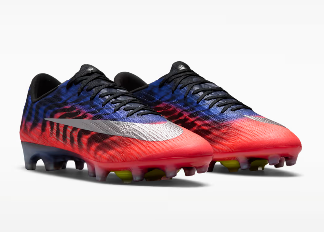 Nike Zoom Mercurial Vapor 17 Elite FG SE Scorpion World Cup Knockout Stage avec empeigne Atomknit légère, design Scorpion exclusif, plaque FlyLite et crampons FG pour terrain naturel sec.