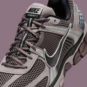  Chaussure de running Nike Zoom Vomero 5 A Ma Maniere Had , semelle légère et confortable , vue de coté