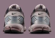  Chaussure de running Nike Zoom Vomero 5 A Ma Maniere Had , semelle légère et confortable , vue de derrière