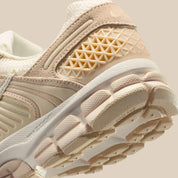 Nike Zoom Vomero 5 Beach Light Khaki blanc crème marron