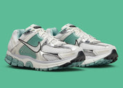 Chaussure de running Nike Zoom Vomero 5 Cannon Green , semelle légère et confortable ,  vue de coté