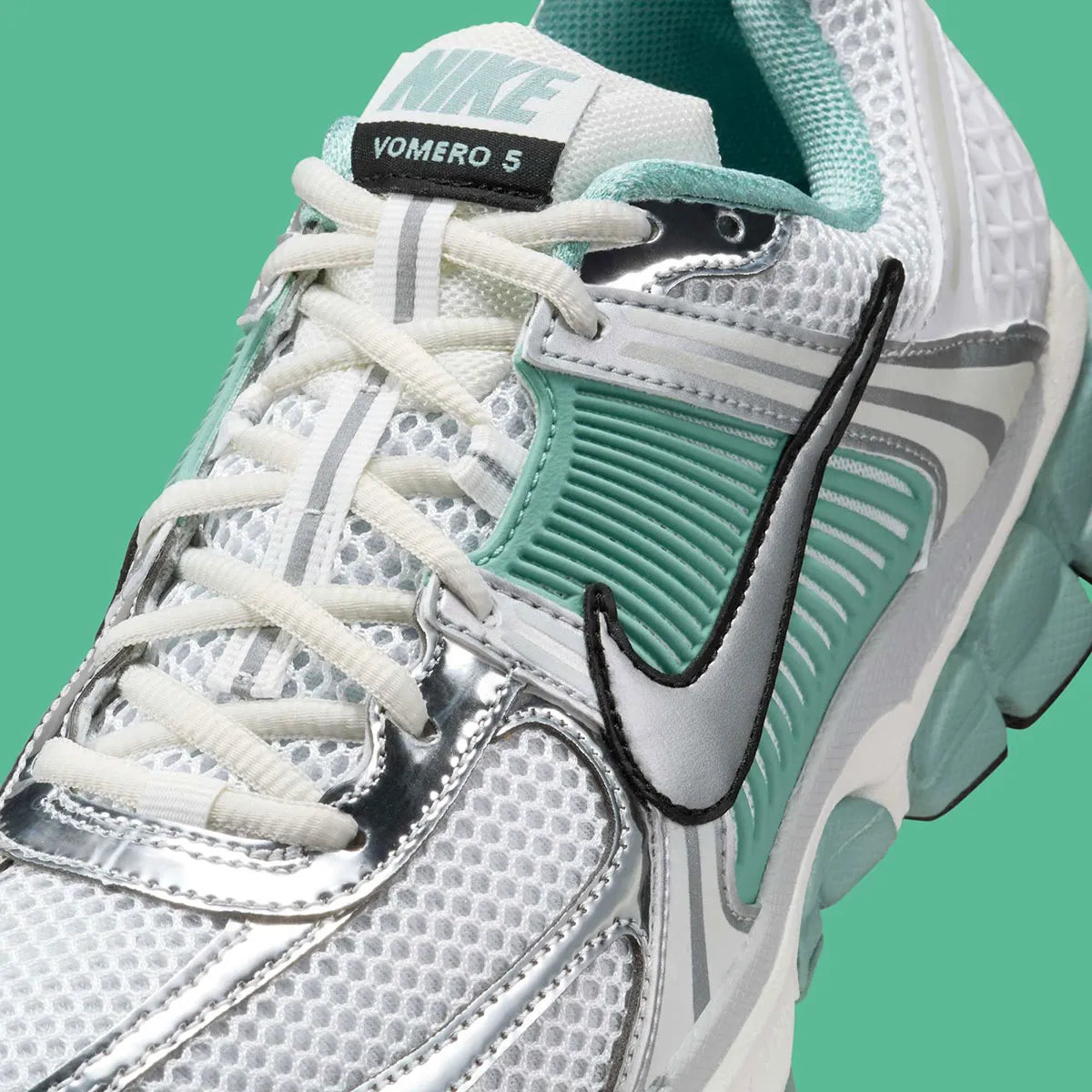 Chaussure de running Nike Zoom Vomero 5 Cannon Green , semelle légère et confortable ,  vue de coté