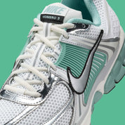 Chaussure de running Nike Zoom Vomero 5 Cannon Green , semelle légère et confortable ,  vue de coté