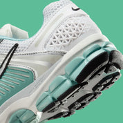 Chaussure de running Nike Zoom Vomero 5 Cannon Green , semelle légère et confortable ,  vue de coté