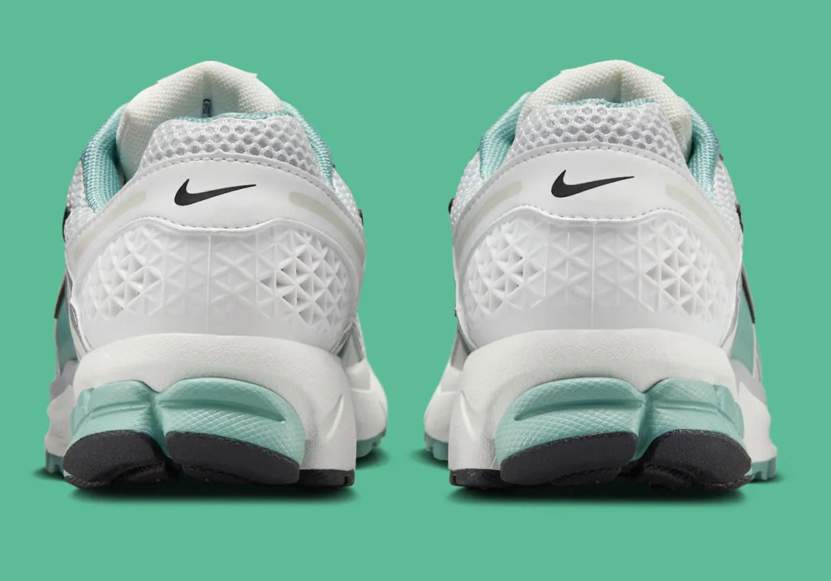 Chaussure de running Nike Zoom Vomero 5 Cannon Green , semelle légère et confortable ,  vue de derrière