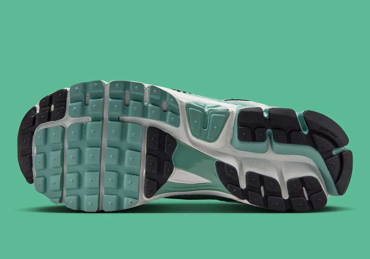 Chaussure de running Nike Zoom Vomero 5 Cannon Green , semelle légère et confortable ,  vue du dessous