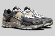 Nike Zoom Vomero 5 Cheung Ka Long Don't Lose Your Way bleu blanc marron gris beige blanc 