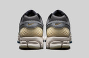 Nike Zoom Vomero 5 Cheung Ka Long Don't Lose Your Way bleu blanc marron gris beige blanc 