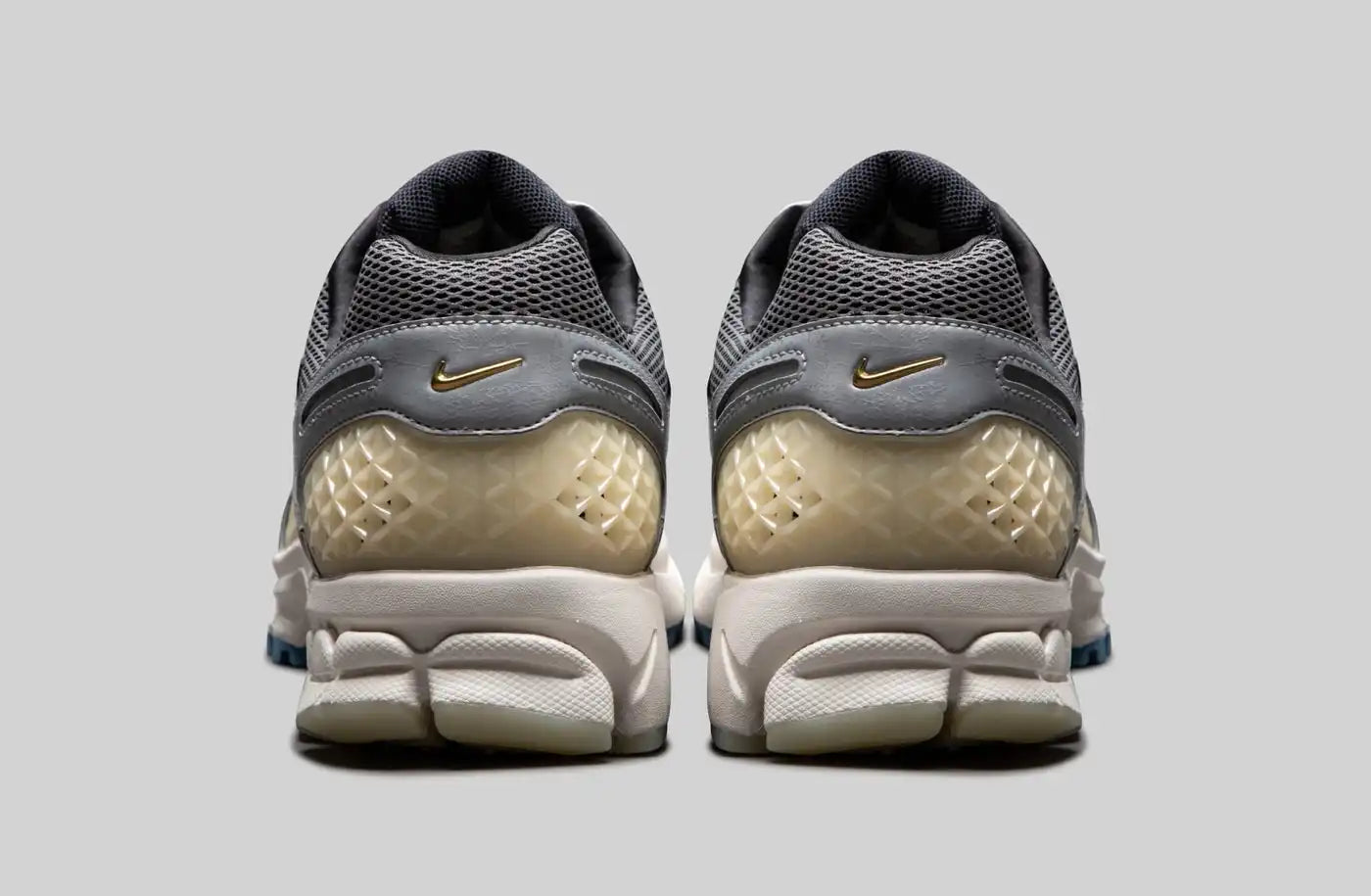Nike Zoom Vomero 5 Cheung Ka Long Don't Lose Your Way bleu blanc marron gris beige blanc 