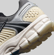 Nike Zoom Vomero 5 Cheung Ka Long Don't Lose Your Way bleu blanc marron gris beige blanc 