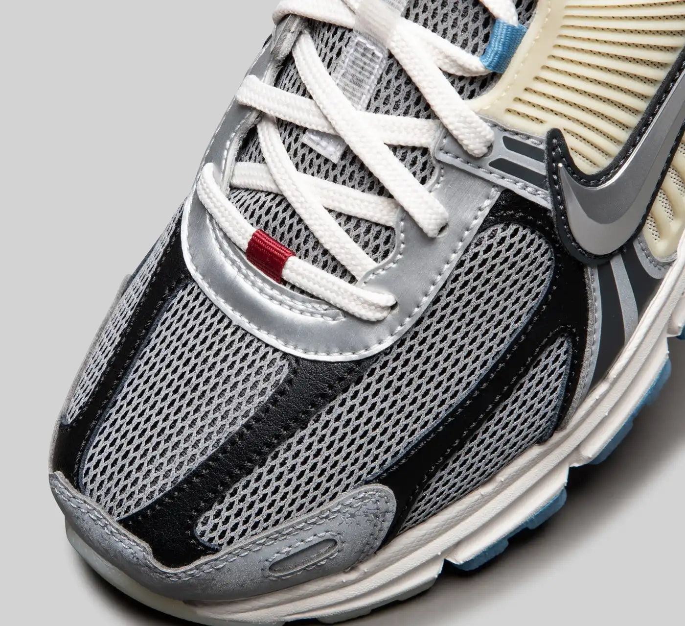 Nike Zoom Vomero 5 Cheung Ka Long Don't Lose Your Way bleu blanc marron gris beige blanc 