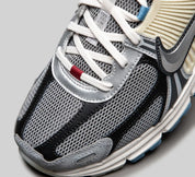 Nike Zoom Vomero 5 Cheung Ka Long Don't Lose Your Way bleu blanc marron gris beige blanc 