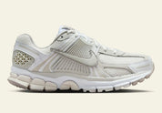Chaussure de running Nike Zoom Vomero 5 Cleans Up In , semelle légère et confortable , vue de profil