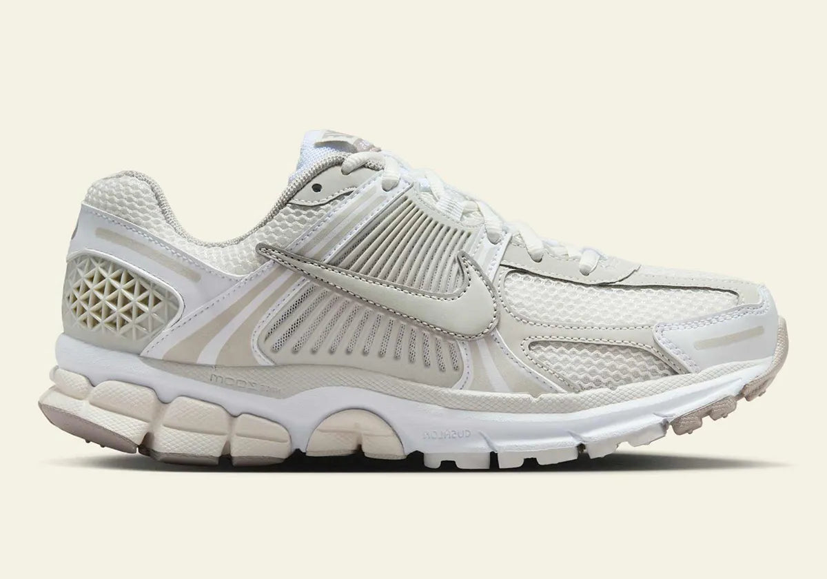 Chaussure de running Nike Zoom Vomero 5 Cleans Up In , semelle légère et confortable , vue de profil