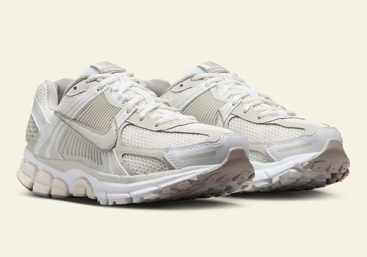 Chaussure de running Nike Zoom Vomero 5 Cleans Up In , semelle légère et confortable , vue de coté