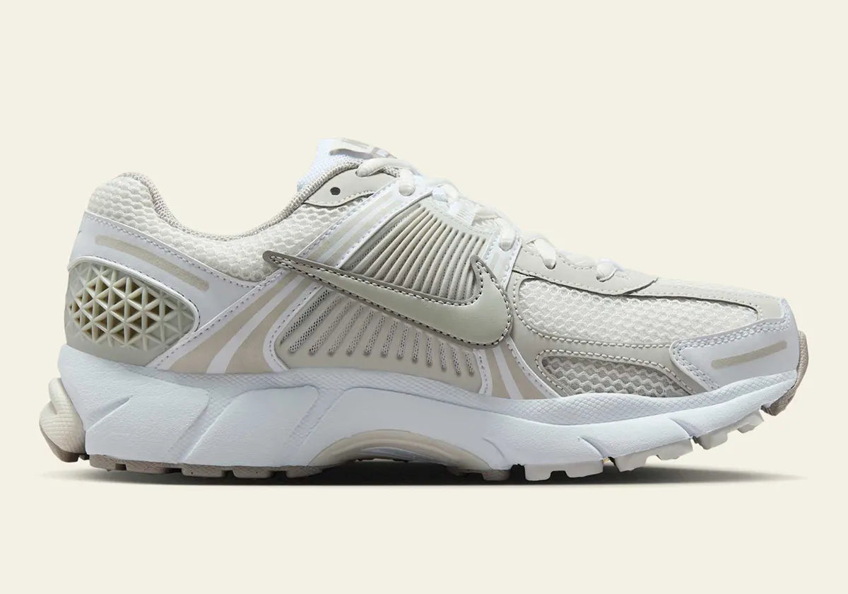 Chaussure de running Nike Zoom Vomero 5 Cleans Up In , semelle légère et confortable , vue de profil